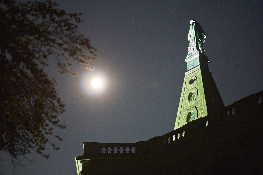 fuldaufer-nacht-lichter-herkules-wilhelmshoehe-fulda-nordhessen-deutsch-stadt-erleben-kultur-lena-gehrmann-sebastian-tam